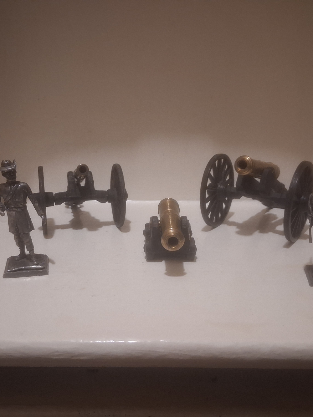 Vintage Lot Of Mini Civil War Brass & Cast Iron Cannons & Pewter Soilders